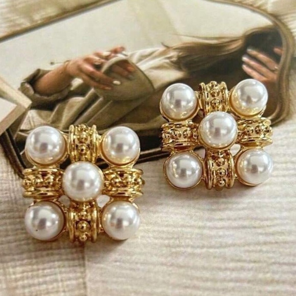Jewelry - Vintage Style Faux Pearl Gold Tone Statement Earrings